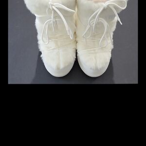 Cozy White Fur Lined Winter Boots